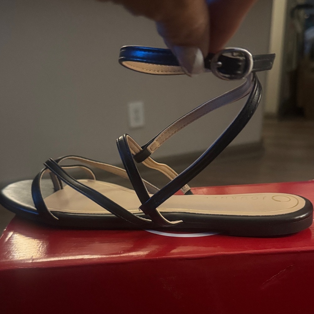 Journee Collection🔥Black 
Women's Serissa Strappy Flat Sandals BRAND NEW SIZE 12 - Picture 12 of 16